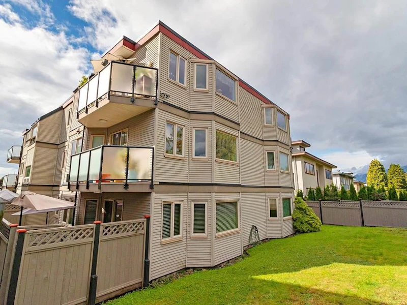 102 - 333 W 4th Street, North Vancouver BC V7M 1J2