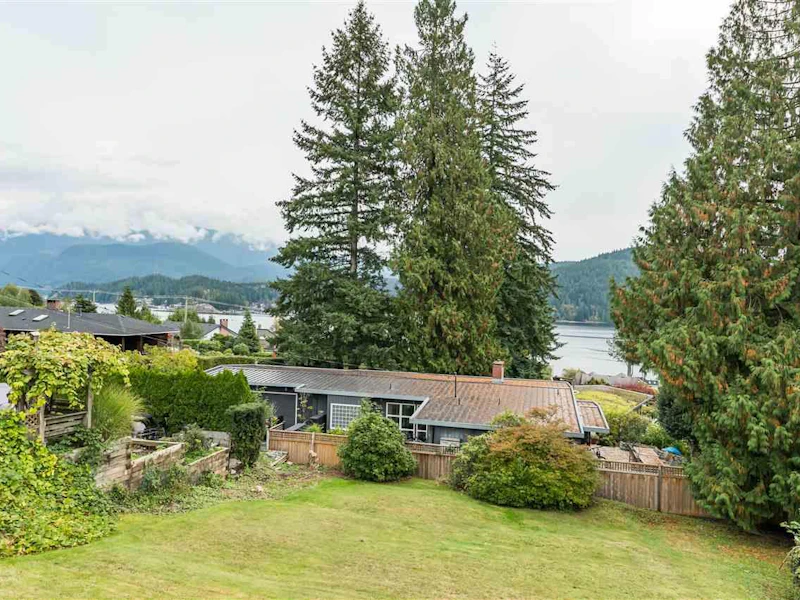 580 N Dollarton Highway, North Vancouver BC V7G 1N2