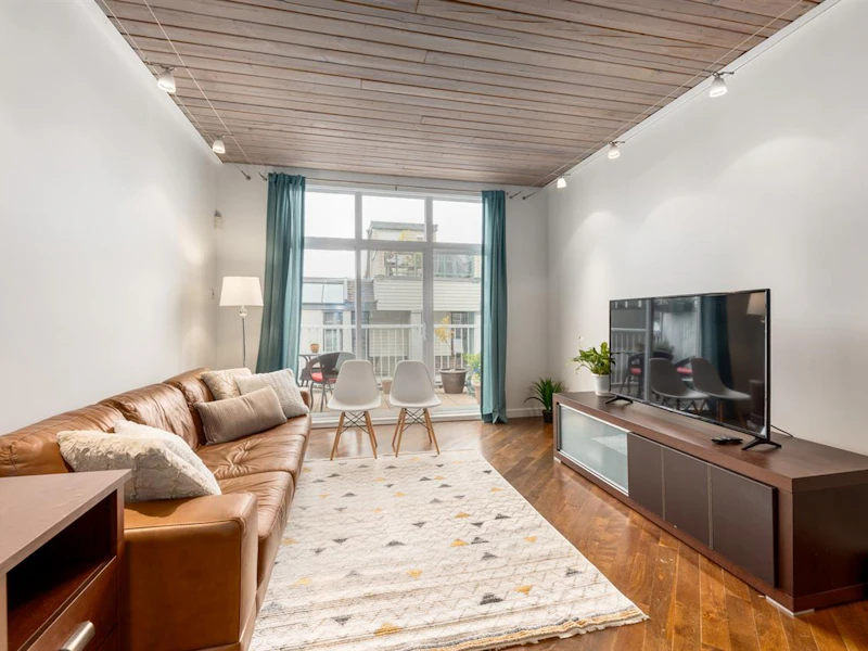 210 - 1045 W 8th Avenue, Vancouver BC V6H 1C3