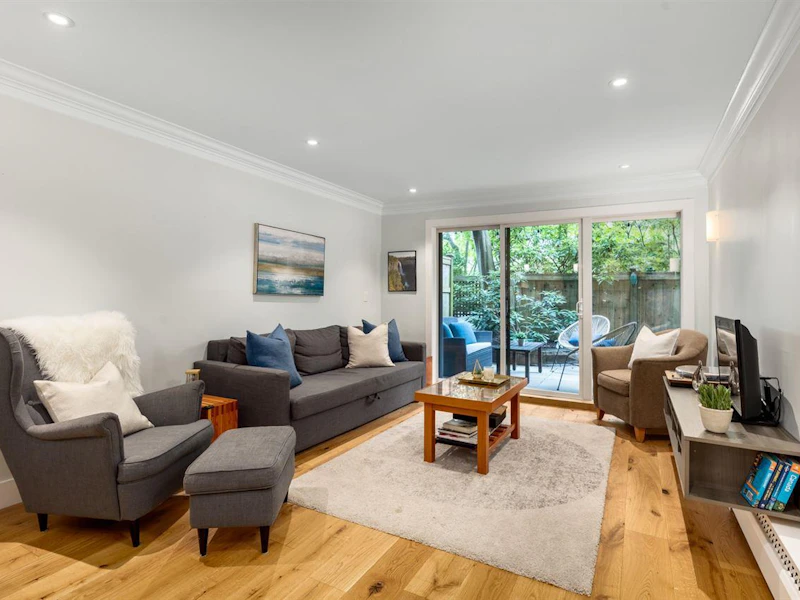 101 - 2416 W 3rd Avenue, Vancouver BC V6K 1L8