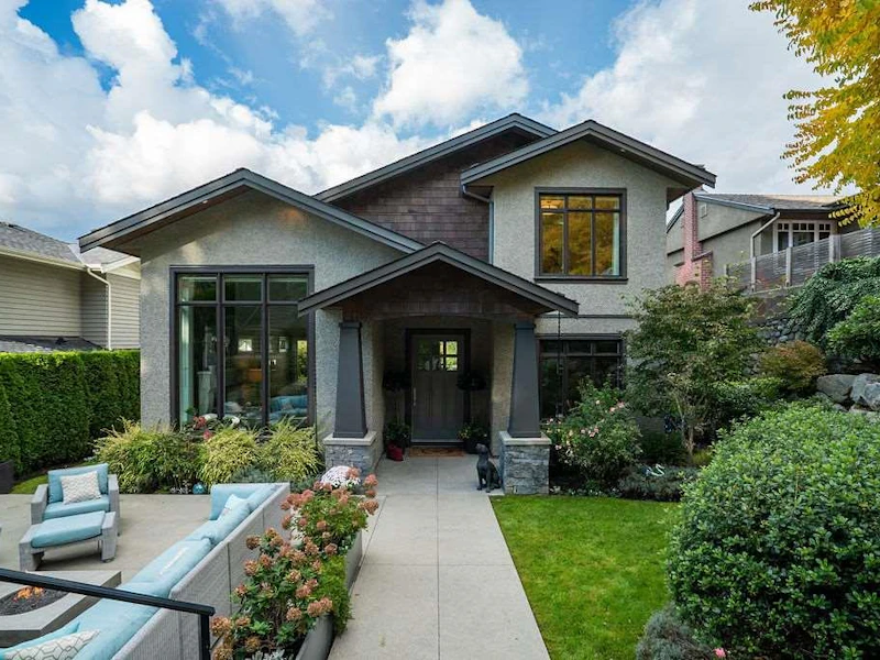 937 Inglewood Avenue, West Vancouver BC V7T 1X8