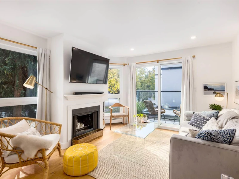 208 - 607 E 8th Avenue, Vancouver BC V5T 1T2