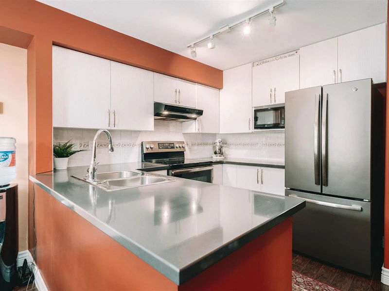 21 - 220 Tenth Street, New Westminster BC V3M 3X9