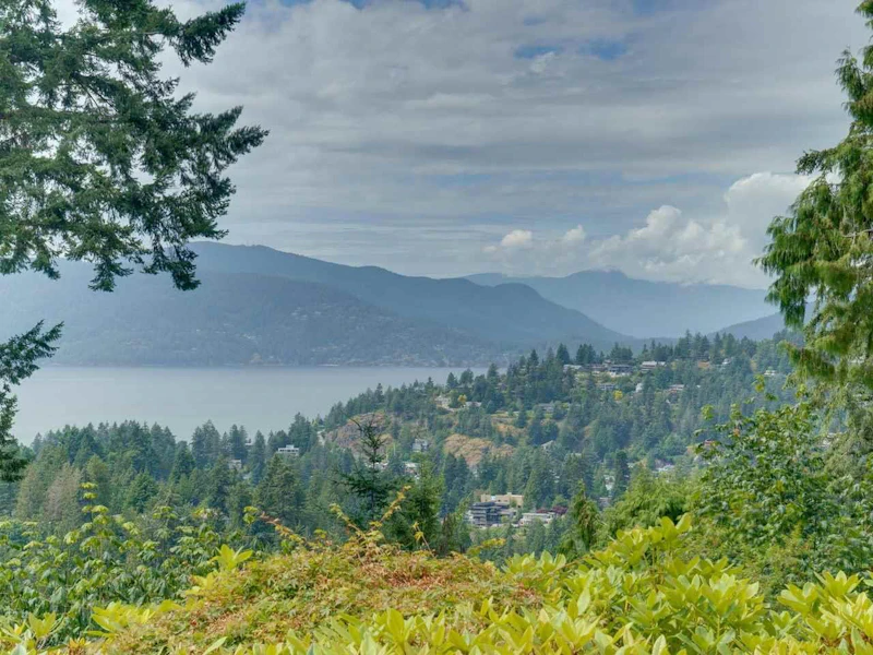 5236 Meadfeild Road, West Vancouver BC V7W 3C3