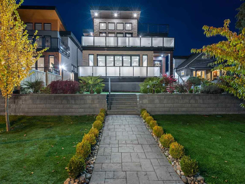 1053B Rochester Avenue, Coquitlam BC