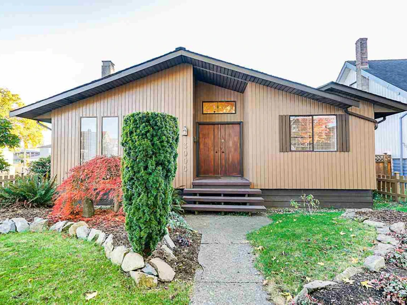 3996 Dundas Street, Burnaby BC V5C 1A5