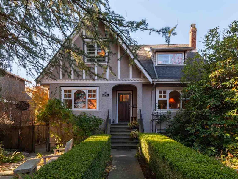 5637 Larch Street, Vancouver BC V6M 4C9