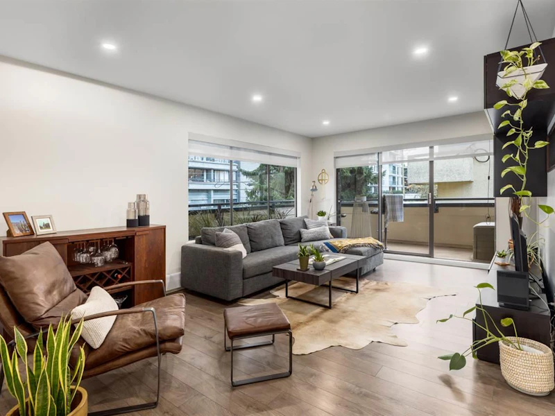 207 - 1710 W 13th Avenue, Vancouver BC V6J 2H1