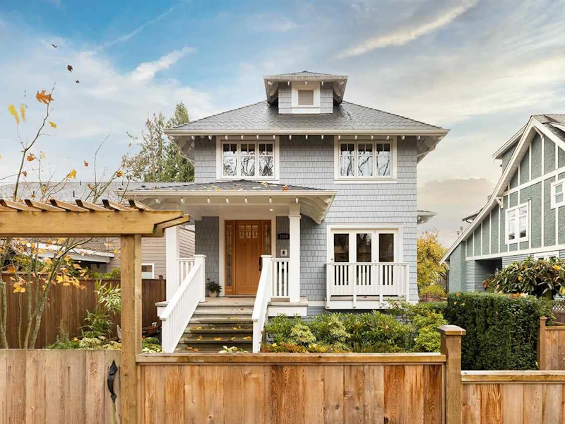 2326 W 7th Avenue, Vancouver BC V6K 1Y5