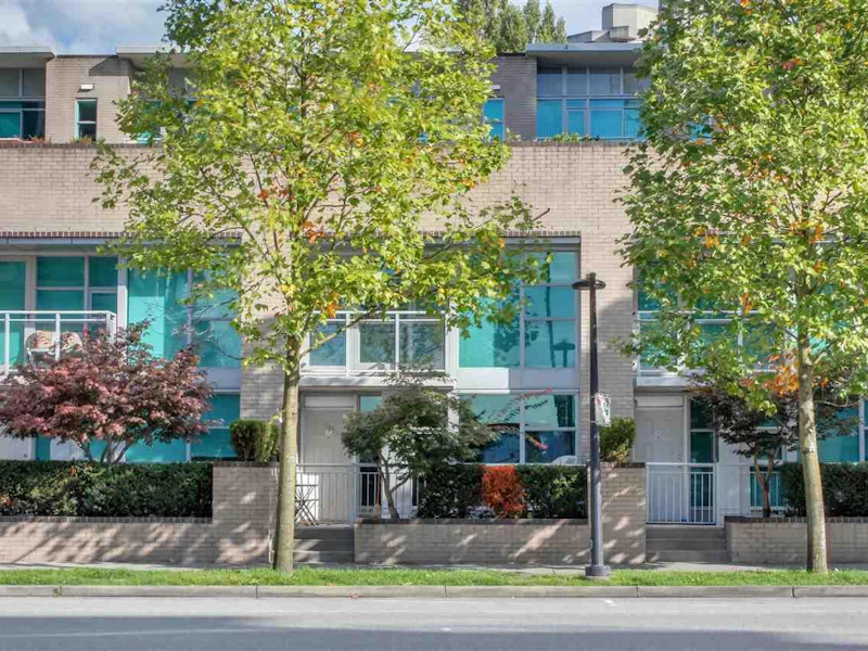 TH2 - 188 E Esplanade Street, North Vancouver BC V7L 4Y1