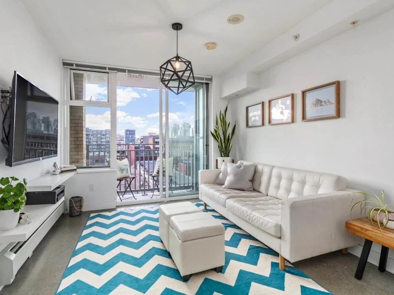 605 - 231 E Pender Street, Vancouver BC V6A 1T8