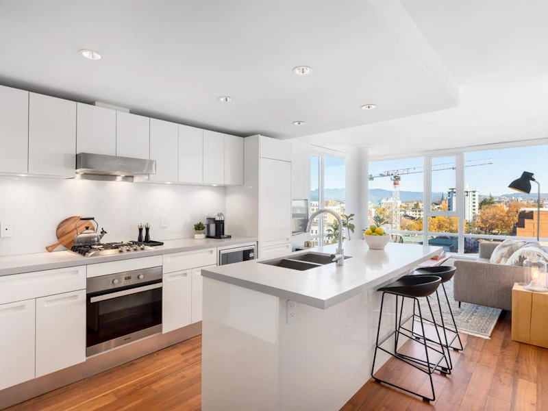 1607 - 188 Keefer Street, Vancouver BC V6A 1X4