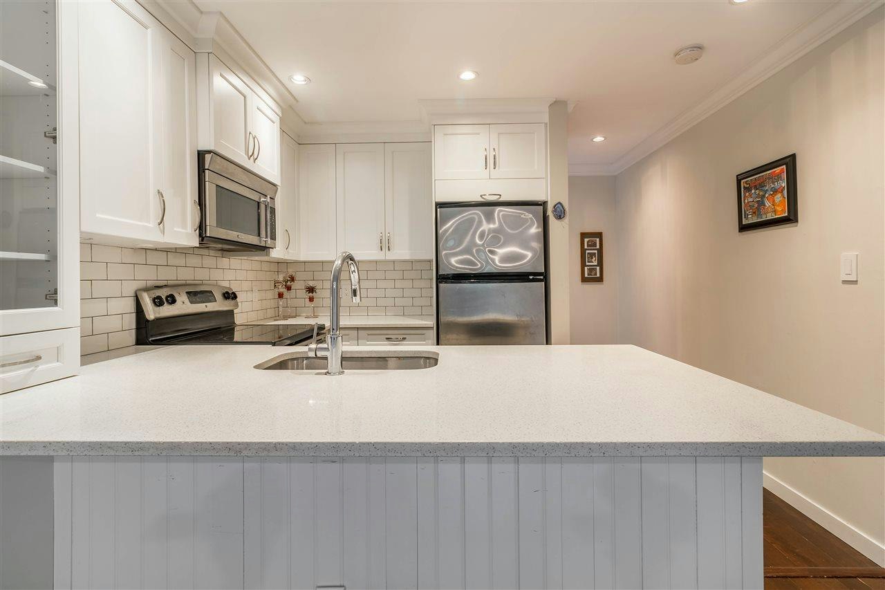 205-2119 Bellevue Avenue, West Vancouver, BC, V7V 1C2