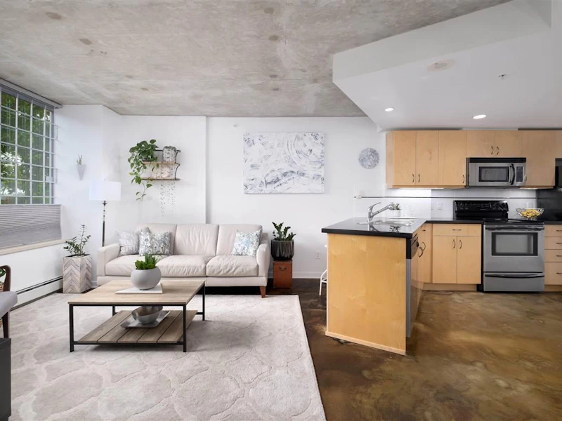 905 Station Street, Vancouver BC V6A 4J8