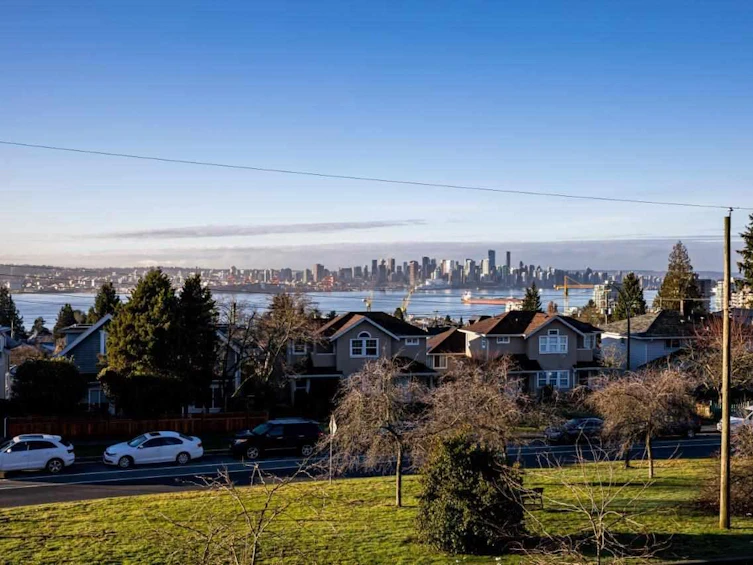 338 East Keith Road, North Vancouver, BC, V7L 1V7