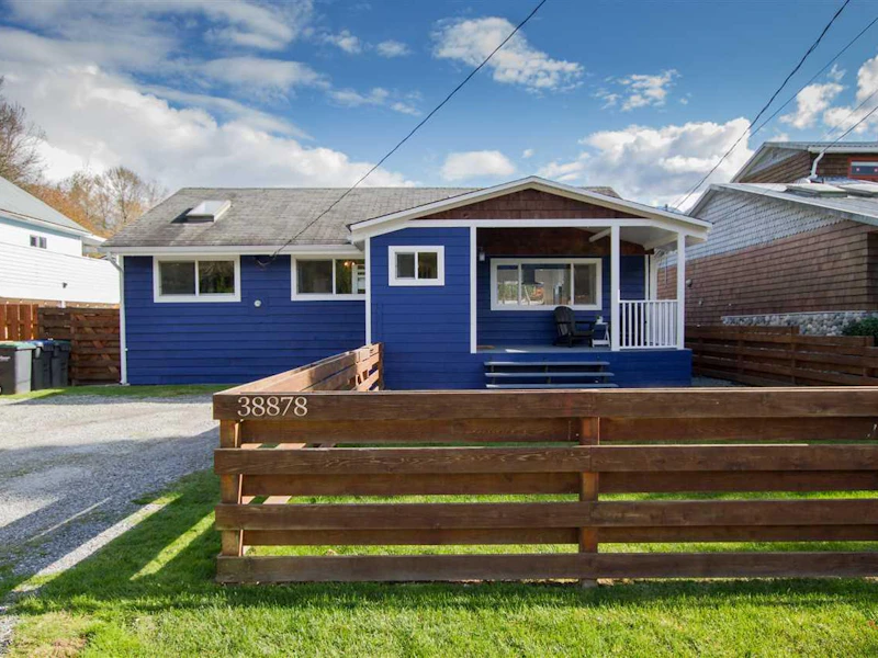 38878 Newport Road, Squamish BC V8B 0C9
