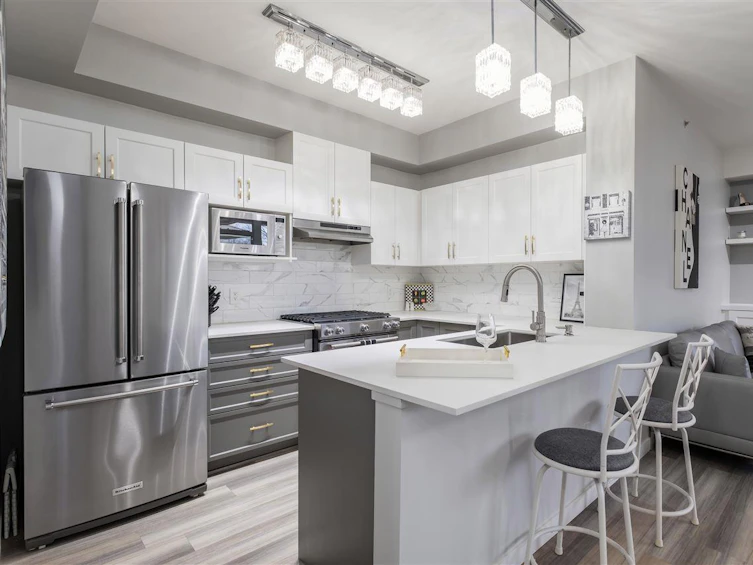429-801 Klahanie Drive, Port Moody, BC, V3H 5K4