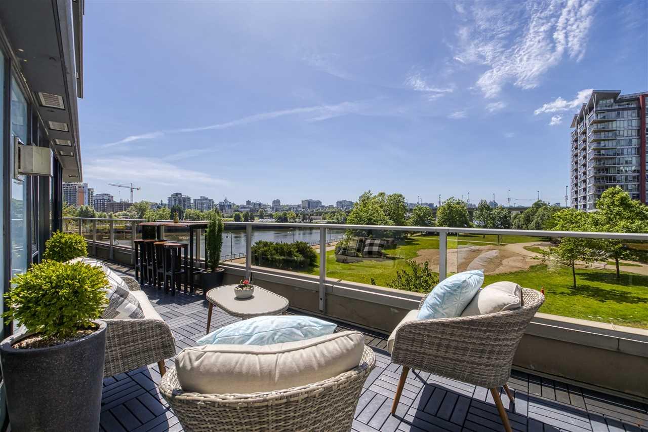 303-8 Smithe Mews, Vancouver, BC, V6B 0A5
