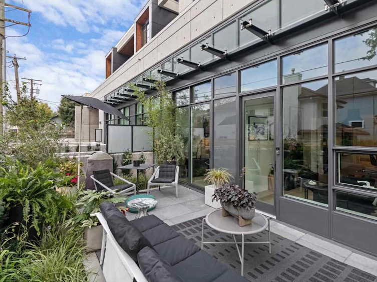 101-717 West 17 Avenue, Vancouver, BC, V5Z 1V1