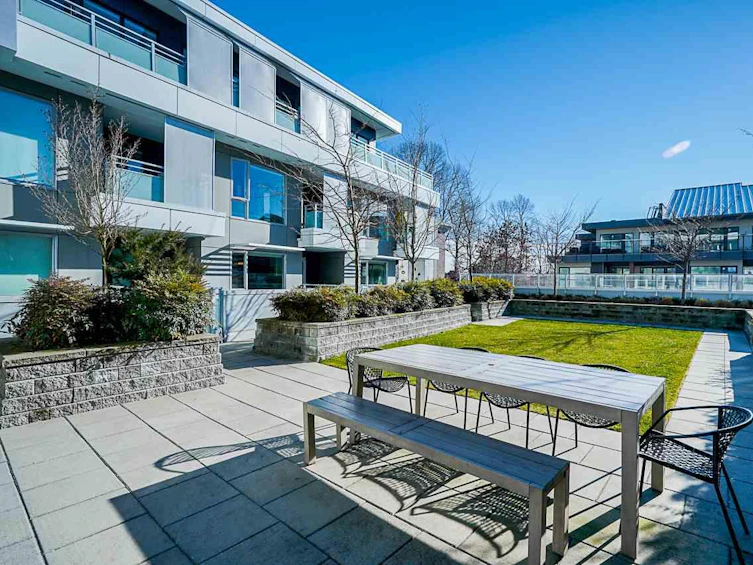 202-1061 Marine Drive, North Vancouver, BC, V7P 1S6