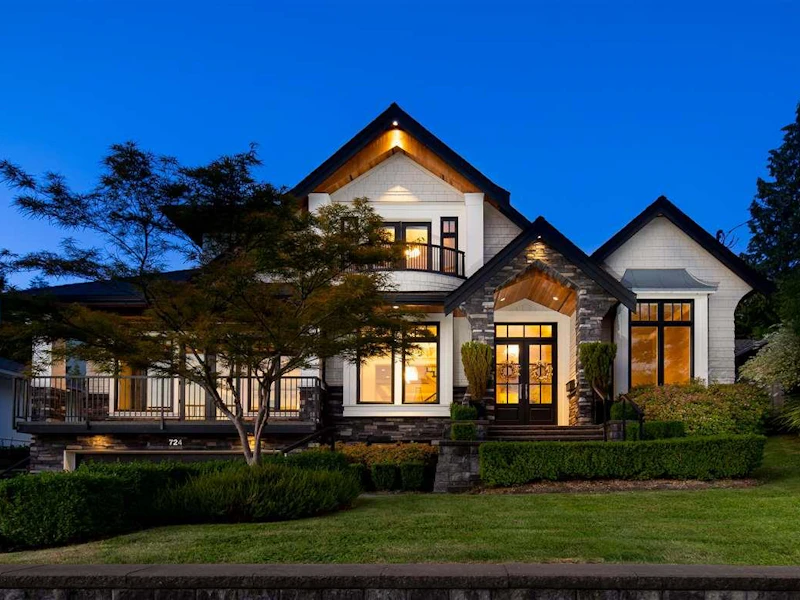 724 Handsworth Road, North Vancouver BC V7R 2A1