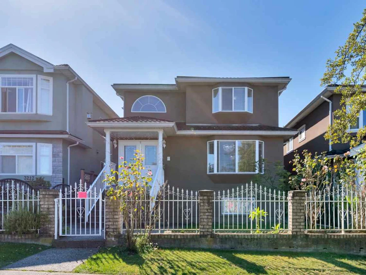 3210 East 23rd Avenue, Vancouver, BC, V5R 1B7