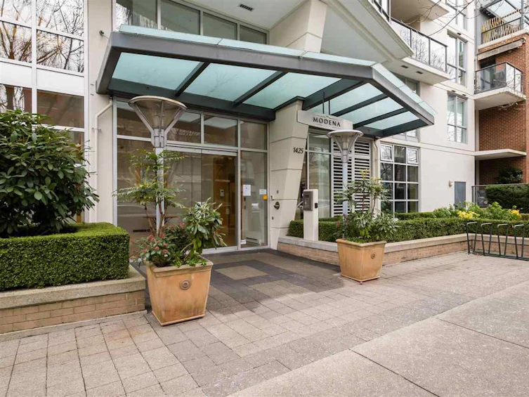301-1425 West 6th Avenue, Vancouver, BC, V6H 4G5
