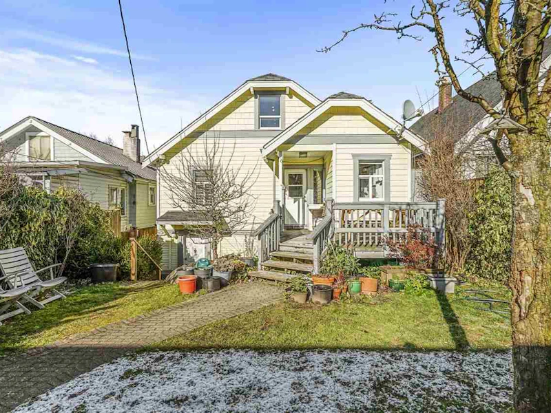 2630 Mcgill Street, Vancouver BC V5K 1H3