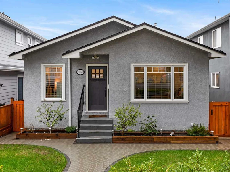 3060 E 8th Avenue, Vancouver BC V5M 1X3