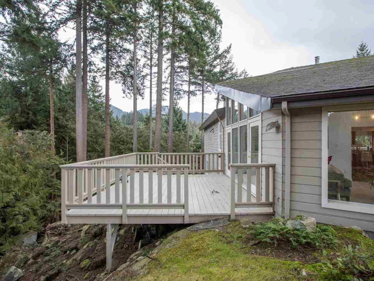 4648 Woodburn Road, West Vancouver, BC, V7S 2W6