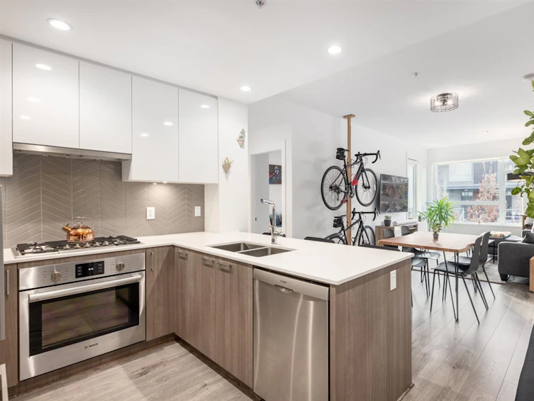 106-715 West 15th Street, North Vancouver, BC, V7M 1T2