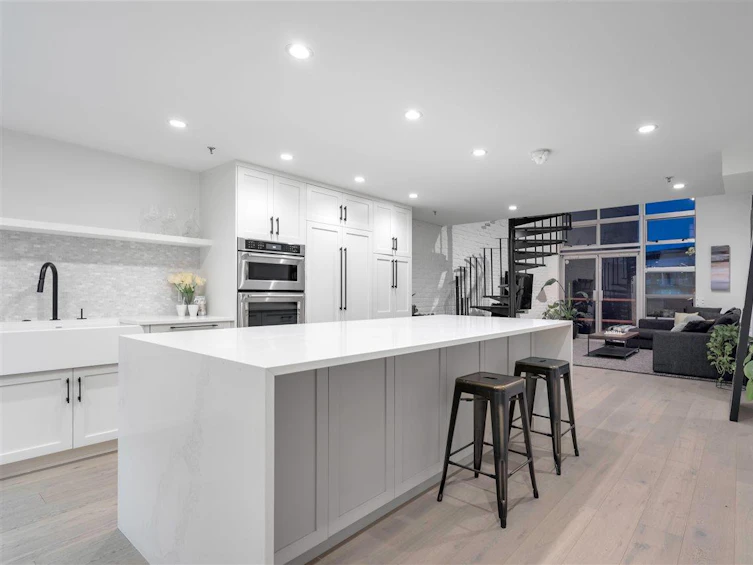208-272 East 4th Avenue, Vancouver, BC, V5T 4S2