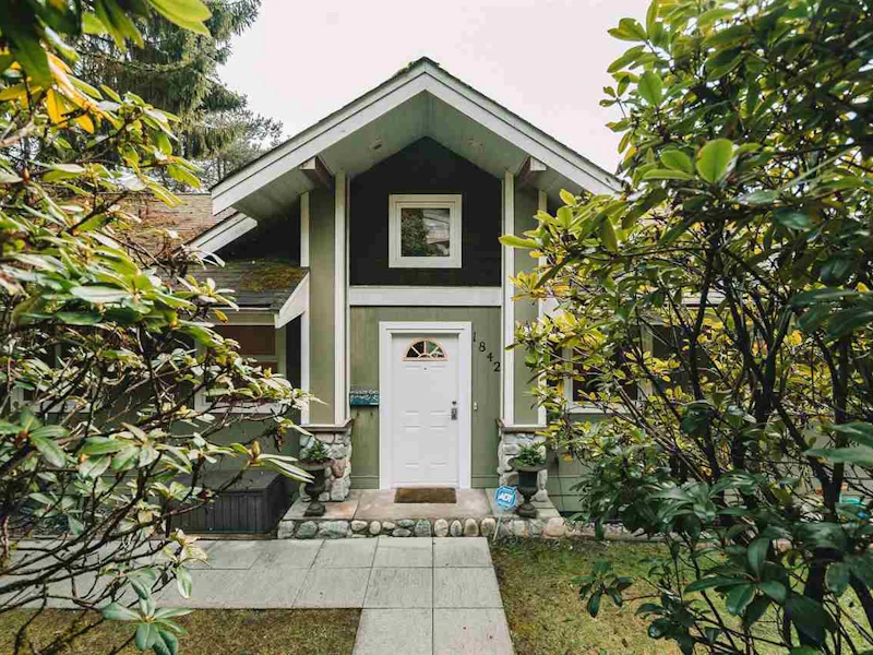 1842 Cliffwood Road, North Vancouver BC V7G 1S2