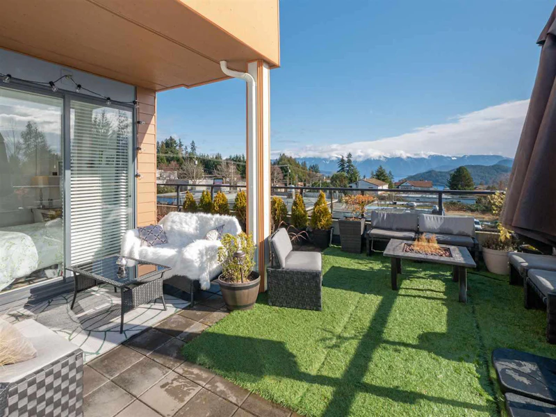 210 - 875 Gibsons Way, Gibsons BC