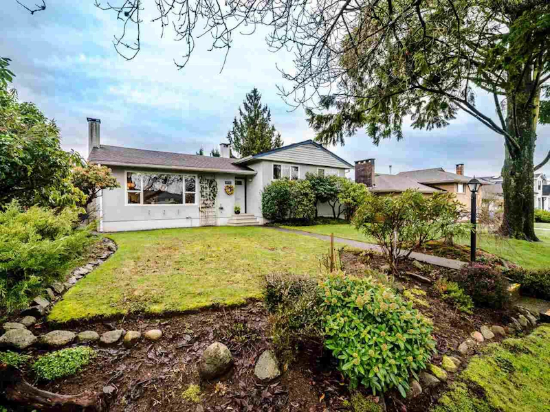 8626 12th Avenue, Burnaby BC V3N 2L9