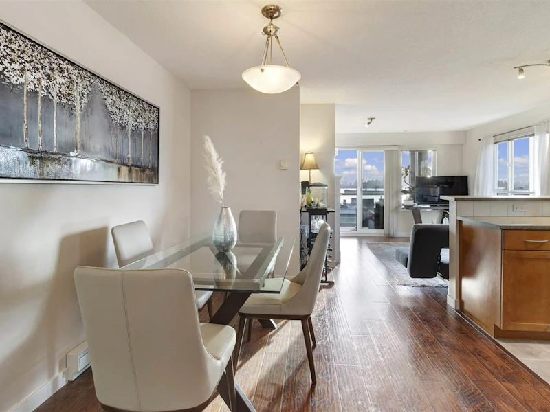 313 - 365 E 1st Street, North Vancouver BC V7L 4W5