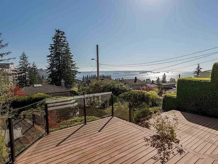 1027 Clyde Avenue, West Vancouver, BC, V7T 1E3
