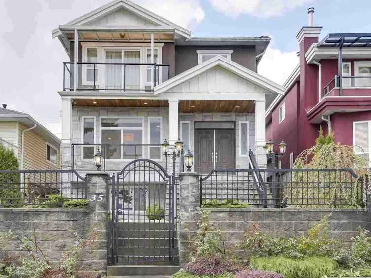 35 Holdom Avenue, Burnaby, BC, V5B 3T6