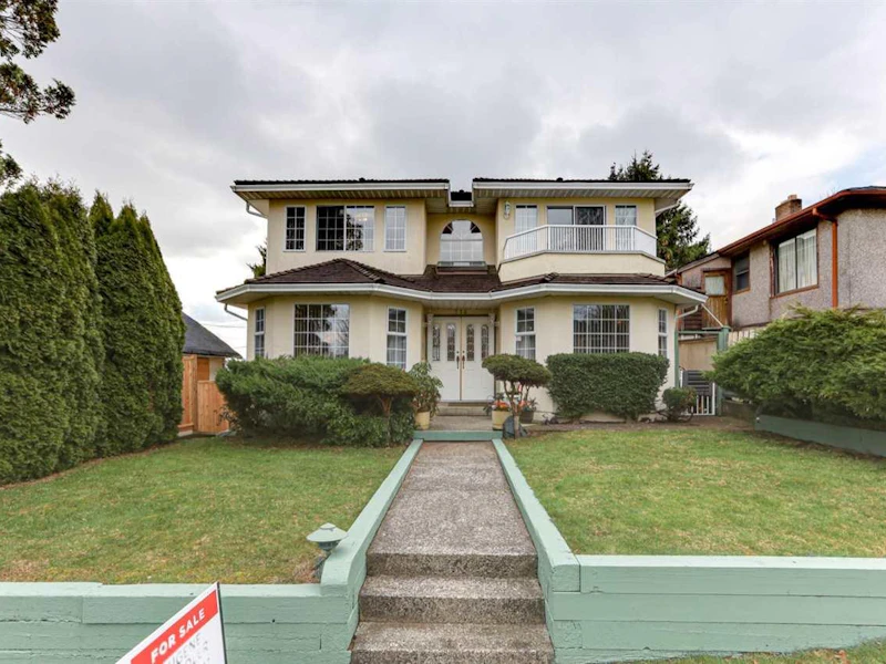 714 Curnew Street, New Westminster BC V3M 4S5