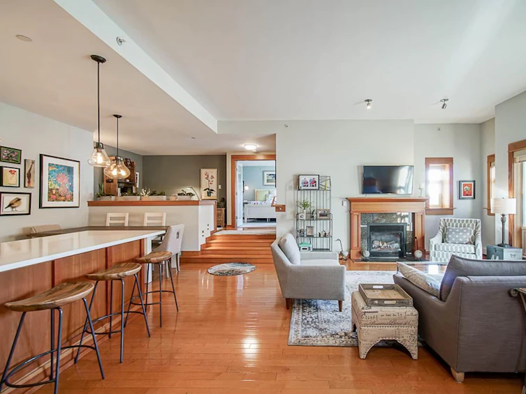 102-550 17th Street, West Vancouver, BC, V7V 3S7