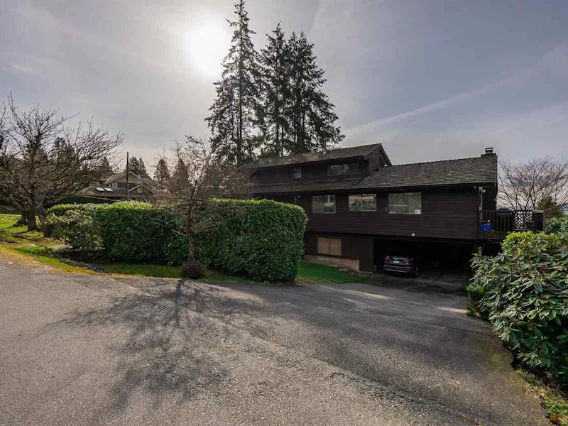 2710 Mathers Avenue, West Vancouver BC V7V 2J6