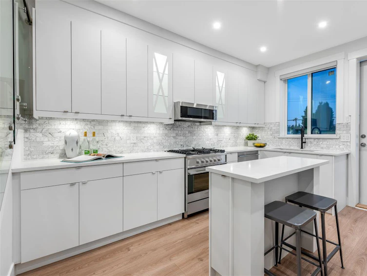 3348 East 8th Avenue, Vancouver, BC, V5M 1X9