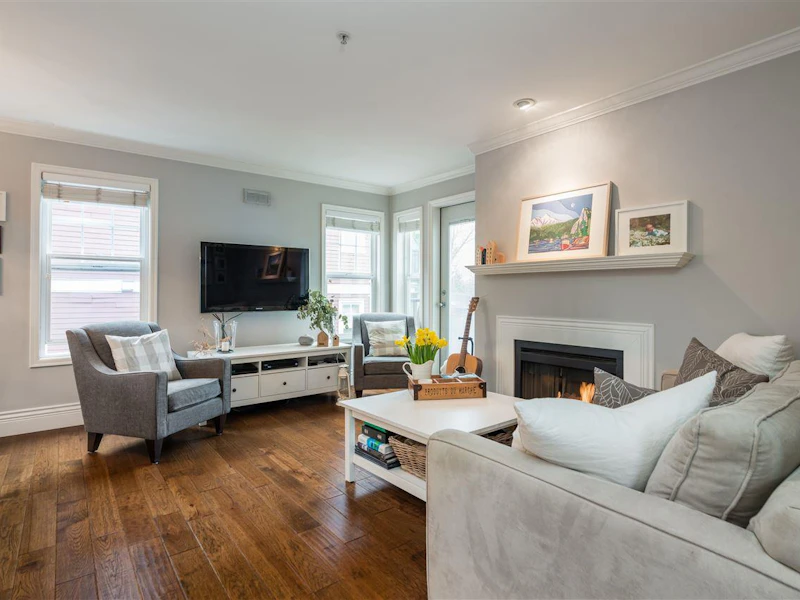 304 - 962 W 16th Avenue, Vancouver BC V5Z 1T2