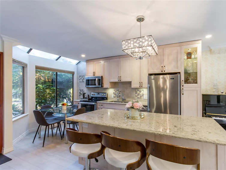 4717 Glenwood Avenue, North Vancouver, BC, V7R 4G6