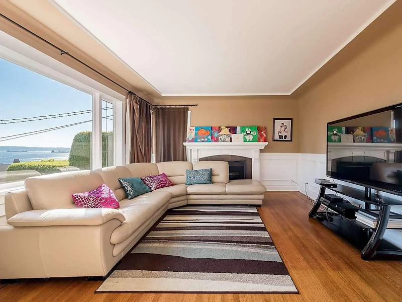 1027 Clyde Avenue, West Vancouver BC V7T 1E3