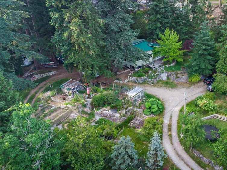 1142 Roberts Creek Road, Roberts Creek, BC, V0N 2W2