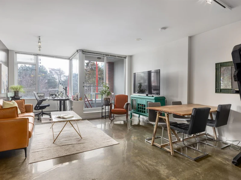 216 - 221 Union Street, Vancouver BC V6A 0B4