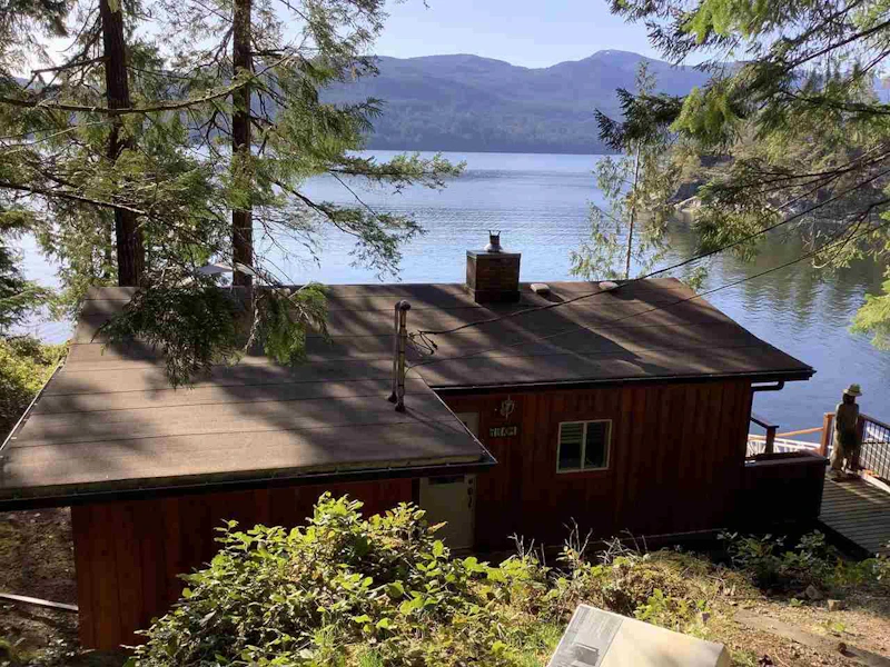 7701 Tuwanek Trail, Sechelt BC
