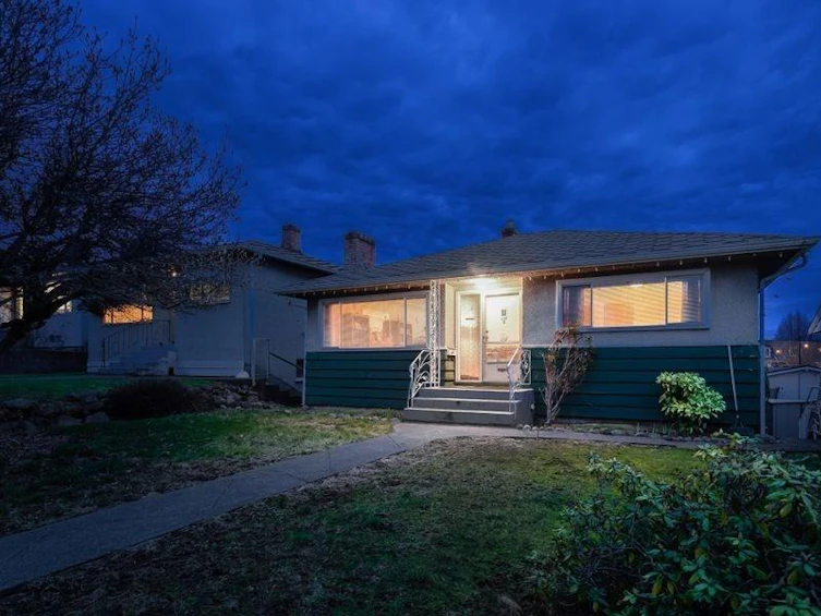 6692 Dawson Street, Vancouver, BC, V5S 2W1