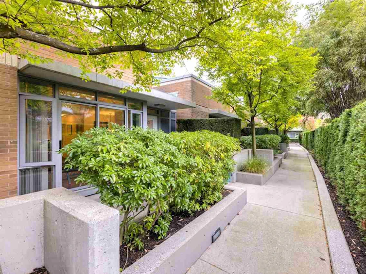 2G-1067 Marinaside Crescent, Vancouver, BC, V6Z 3A4